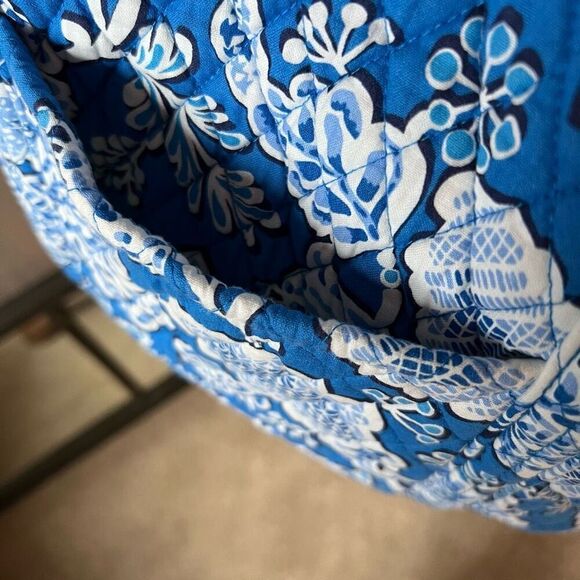 VERA BRADLEY Blue Lagoon X-Large Tote - Picture 5 of 12